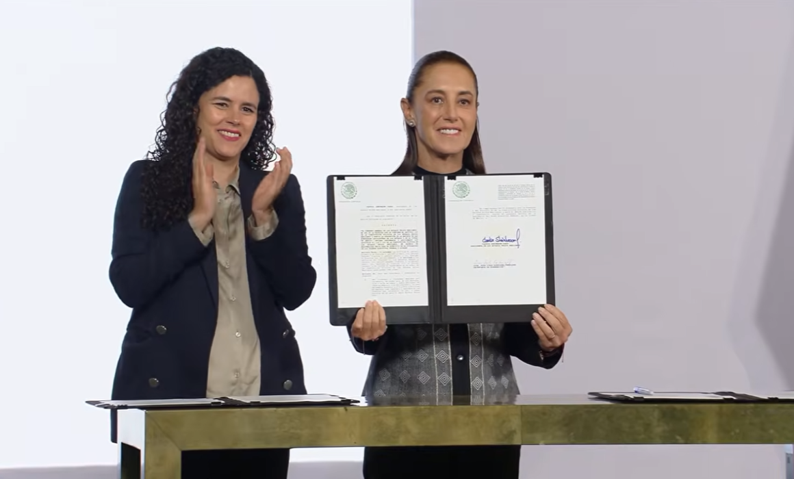 Sheinbaum firma reforma de nacionalidad única para Presidencia y gubernaturas